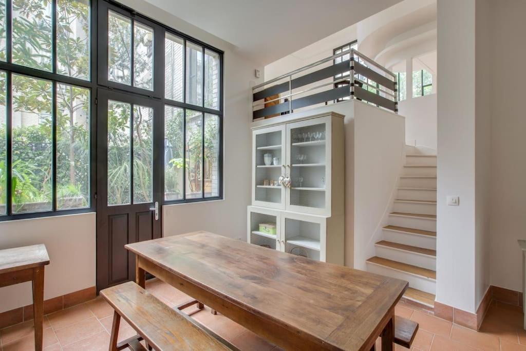 Elegance And Charm At Leandre Apartment